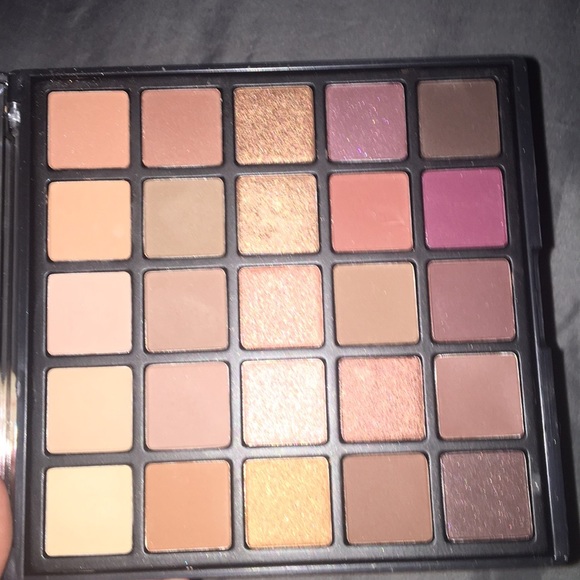 Eyeshadow Pallete - Picture 4 of 4